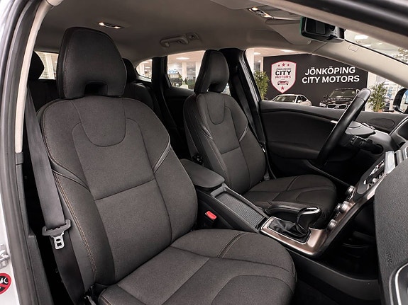 Volvo V40 Cross Country 14 of 21