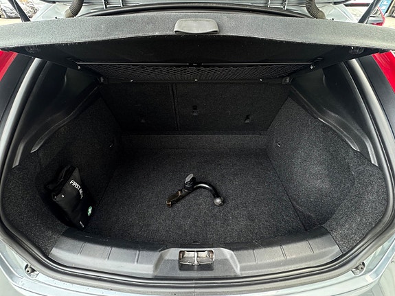 Volvo V40 Cross Country 18 of 21