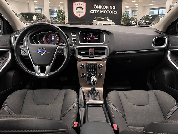 Volvo V40 Cross Country 7 of 21