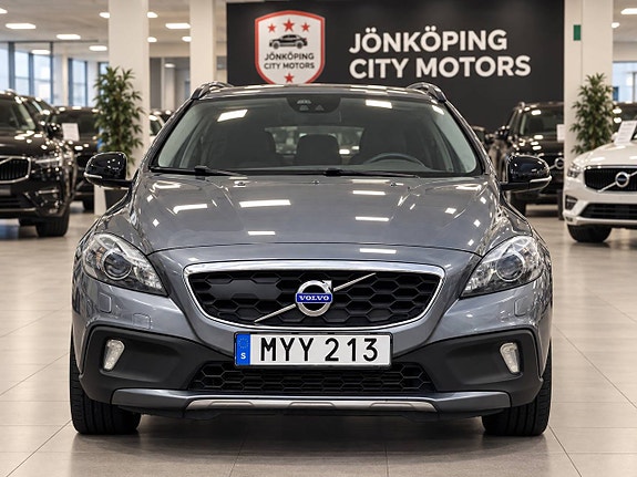 Volvo V40 Cross Country 2 of 21