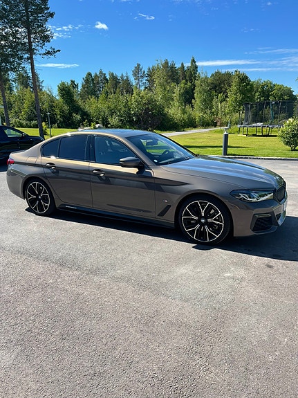 BMW 540i 3 of 4