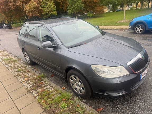 Skoda Octavia 2 of 5