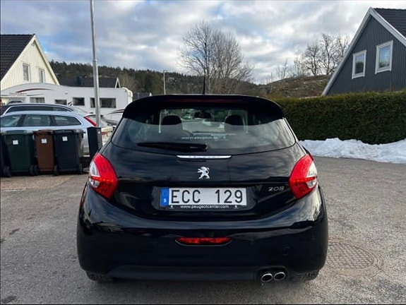 Peugeot 208 4 of 8
