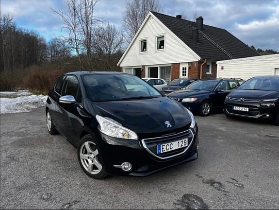 Peugeot 208 3 of 8