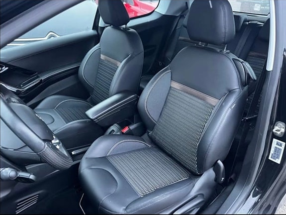 Peugeot 208 5 of 8