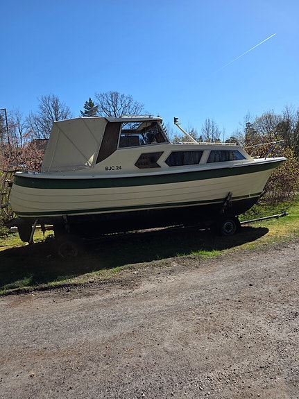 Hanto 24 – Volvo Penta MD17 (Renoveringsobjekt / GDS) – Båtkärra ingår 2 of 14