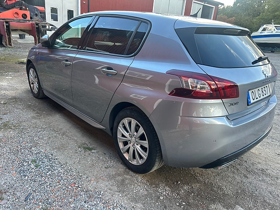 Peugeot 308 3 of 3