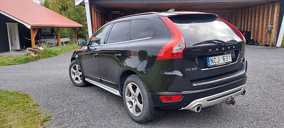 Volvo XC60 2 of 12