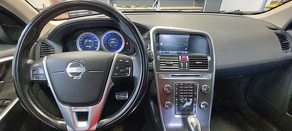 Volvo XC60 8 of 12