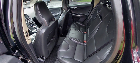 Volvo XC60 7 of 12