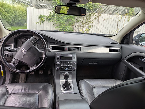 Volvo V70 3 of 3