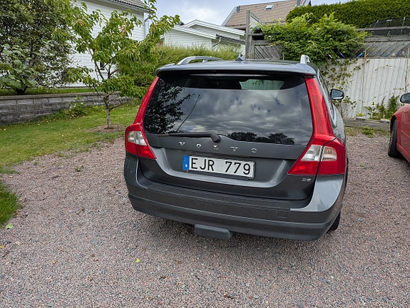 Volvo V70 2 of 3