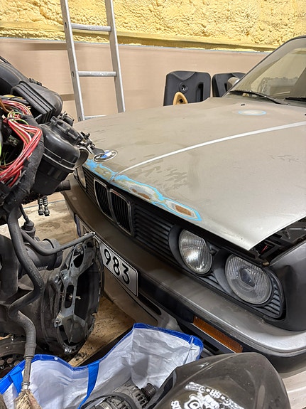 BMW 320i 5 of 8