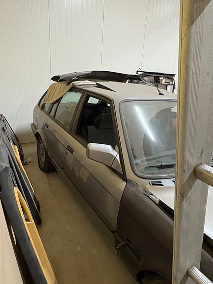 BMW 320i 4 of 8