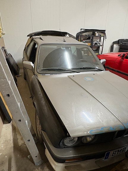 BMW 320i 3 of 8