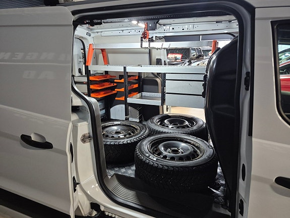 Ford Transit Connect 9 of 15