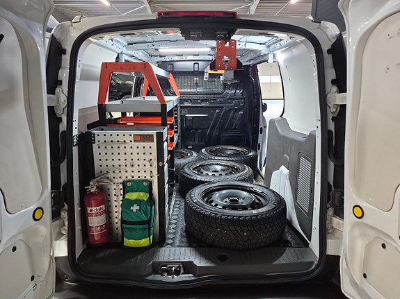 Ford Transit Connect 8 of 15