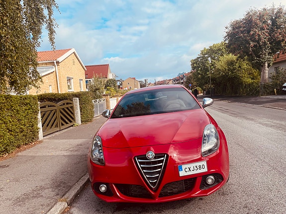 Alfa Romeo Giulietta 2 of 5