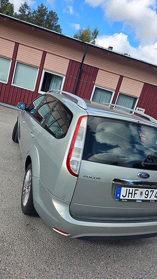 Ford Focus 2 of 8