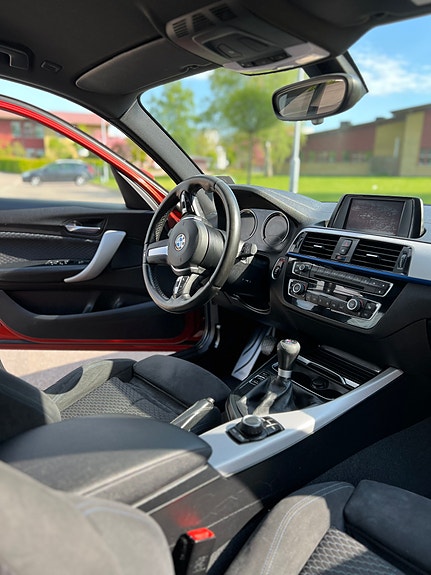 BMW 118d 2 of 4