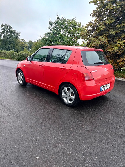 Suzuki Swift 8 of 15