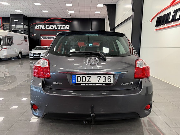 Toyota Auris 8 of 12