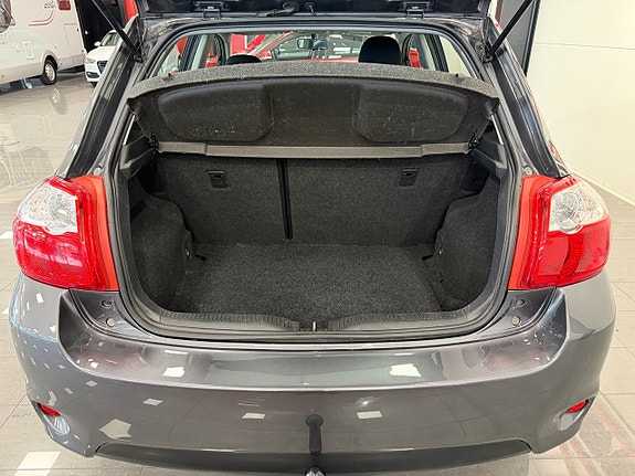 Toyota Auris 10 of 12