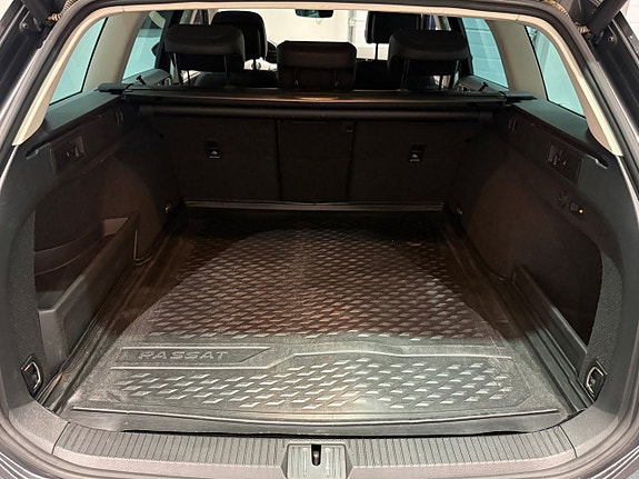 Volkswagen Passat Alltrack 16 of 19