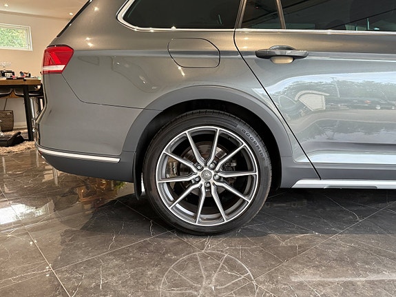Volkswagen Passat Alltrack 4 of 19