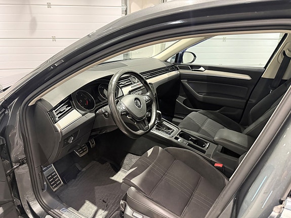 Volkswagen Passat Alltrack 8 of 19