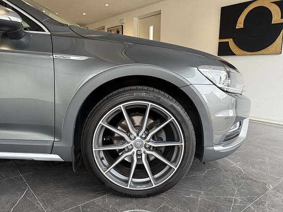 Volkswagen Passat Alltrack 3 of 19
