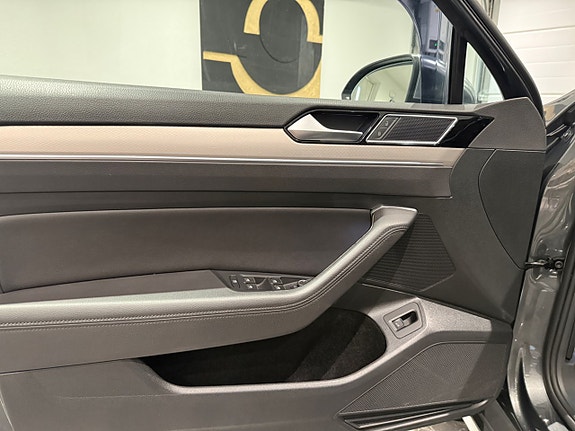 Volkswagen Passat Alltrack 10 of 19