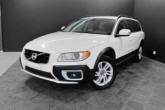 Volvo XC70 2 of 18