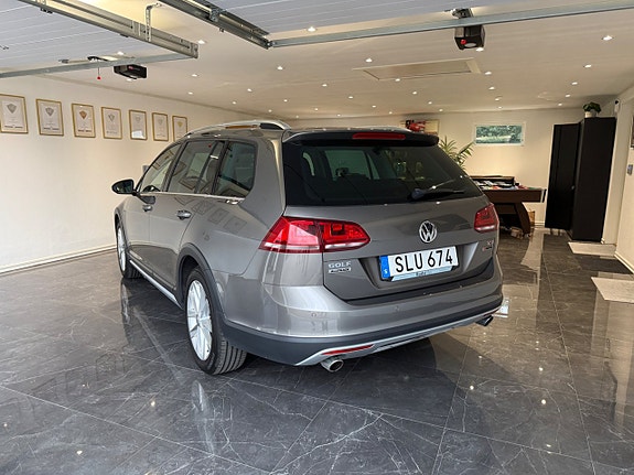 Volkswagen Golf Alltrack 6 of 17