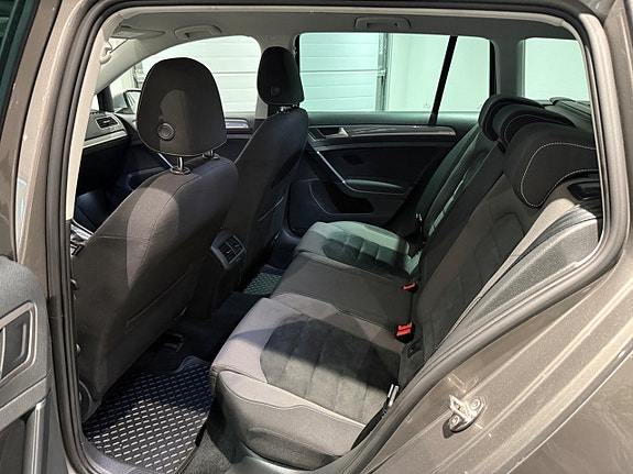 Volkswagen Golf Alltrack 9 of 17