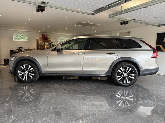 Volvo V90 Cross Country 6 of 16