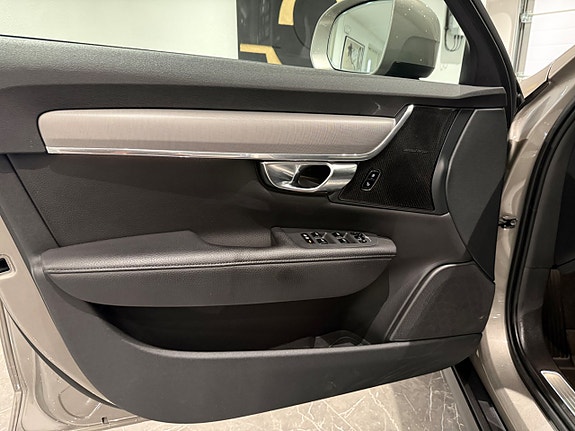 Volvo V90 Cross Country 9 of 16