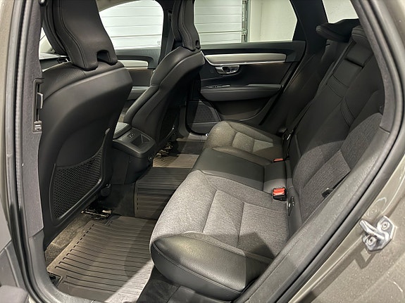 Volvo V90 Cross Country 8 of 16