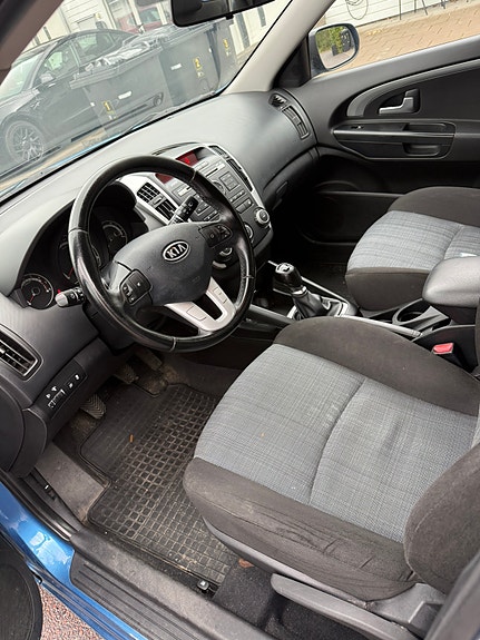 Kia Ceed 3 of 5