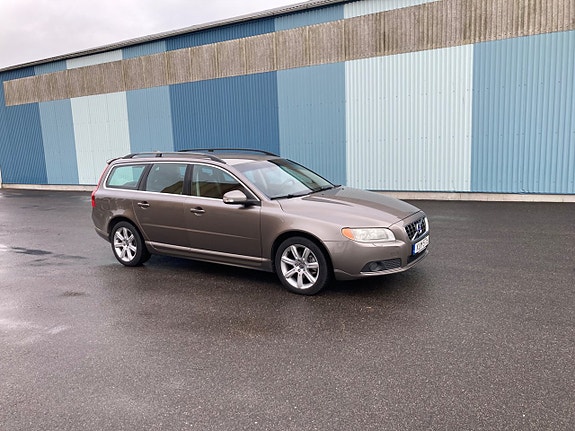 Volvo V70 4 of 22