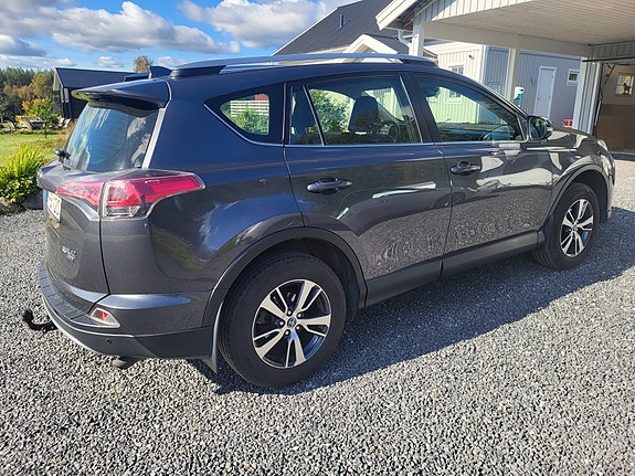 Toyota RAV4 4 of 5