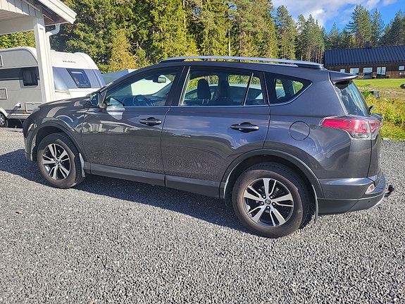 Toyota RAV4 3 of 5