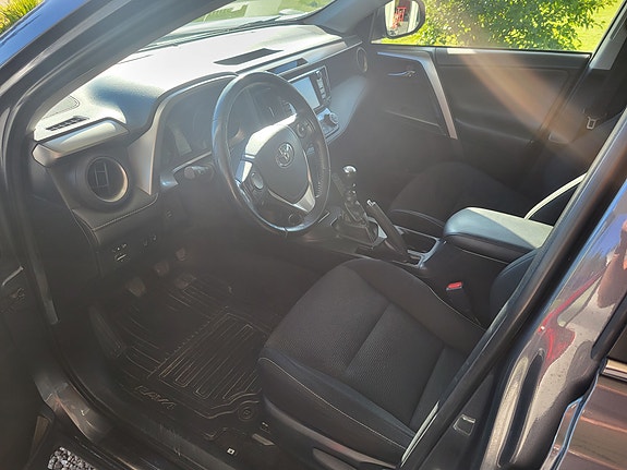 Toyota RAV4 5 of 5