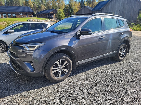 Toyota RAV4 2 of 5