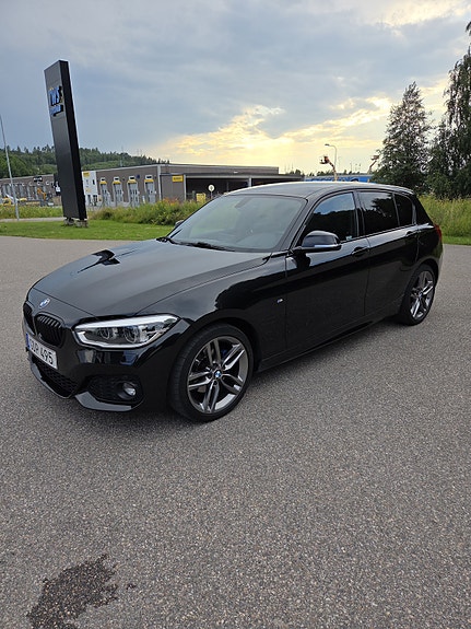 BMW 120d 2 of 5