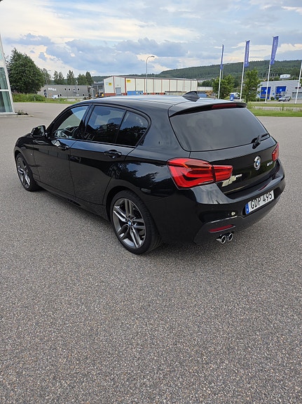 BMW 120d 4 of 5