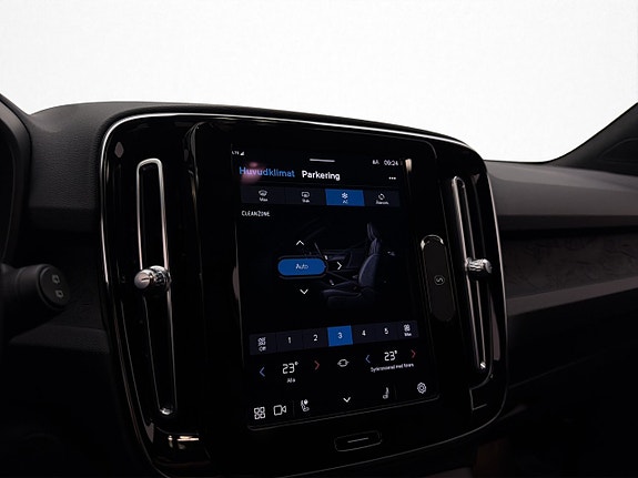 Volvo XC40 27 of 30