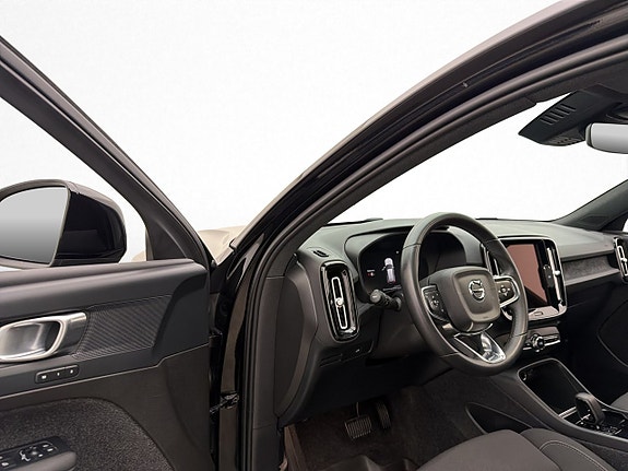 Volvo XC40 13 of 30