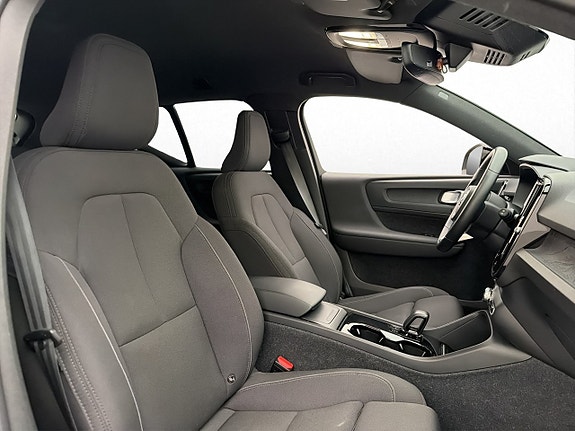 Volvo XC40 30 of 30