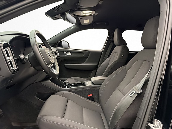 Volvo XC40 15 of 30